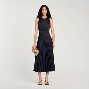 Sleeveless, floaty maxi dress with sunray pleats, round neck,opening in the back